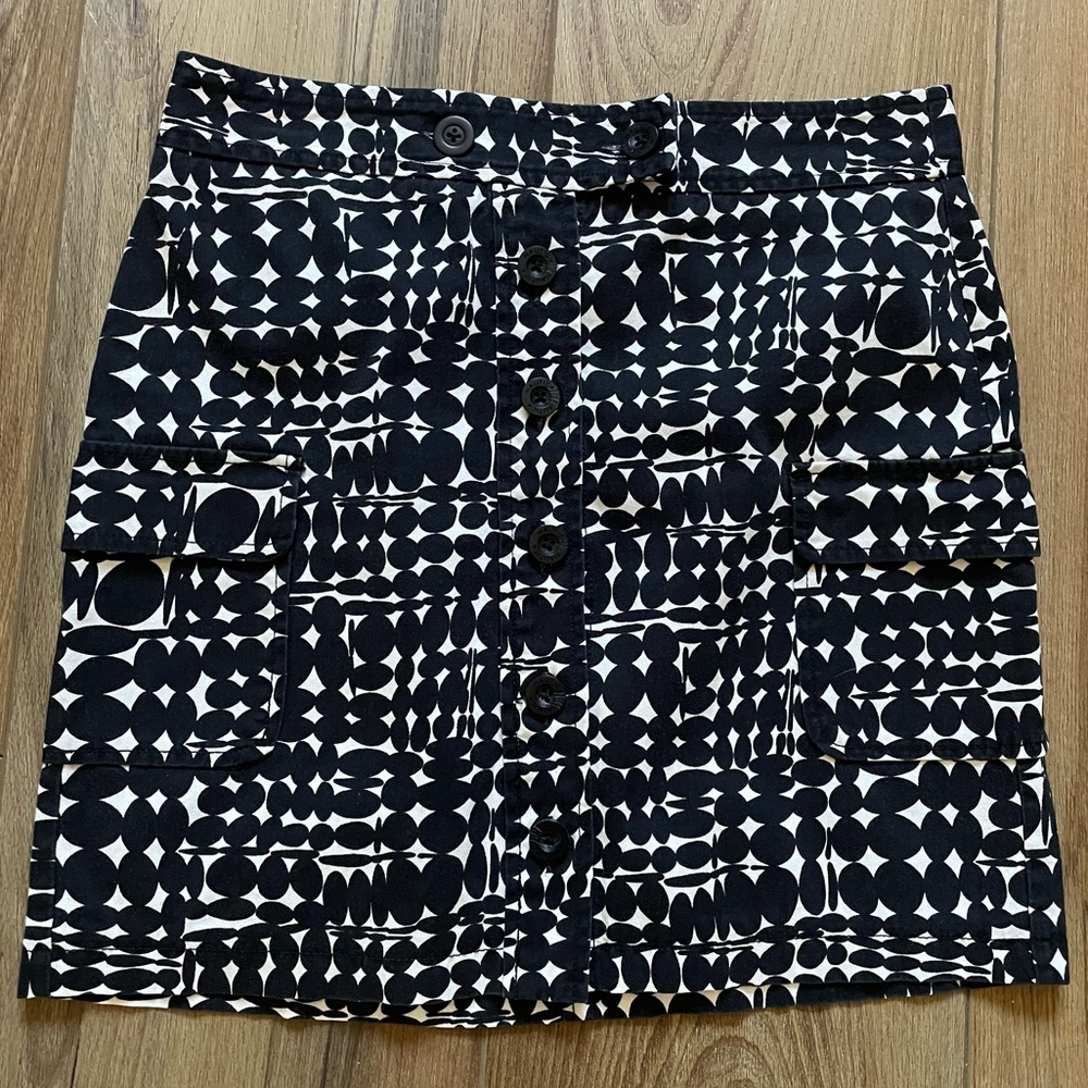 Nautica black & white funky print button up mini Skirt with flap pockets Size 4